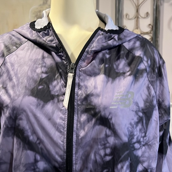 New Balance - Picture 2 of 5